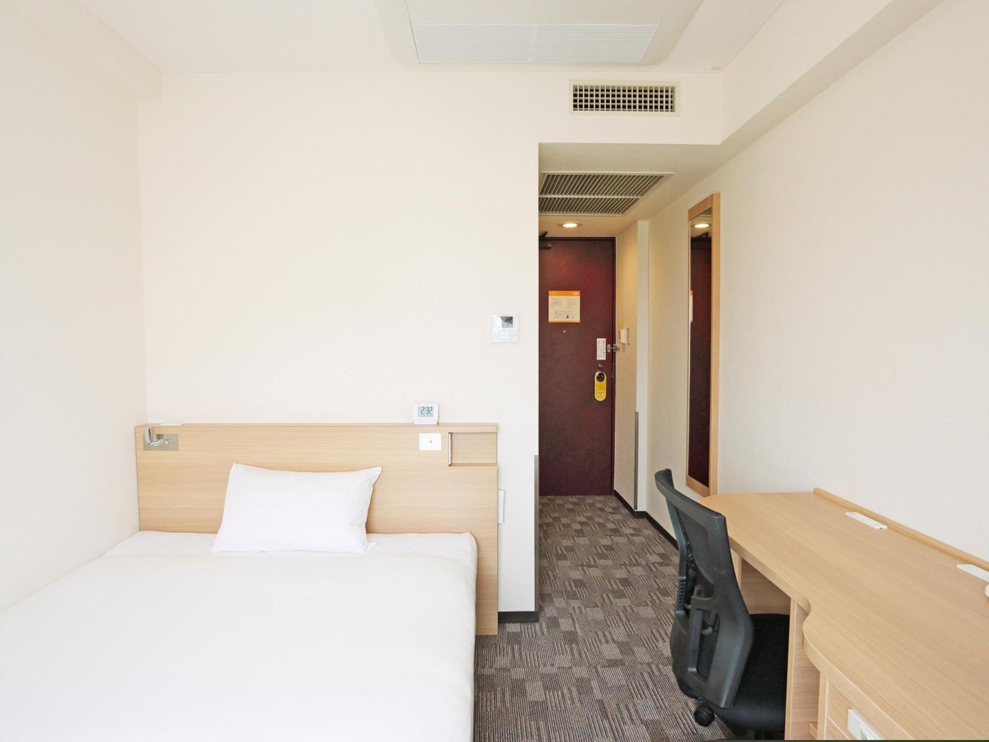 Smile Hotel Kumagaya Rum bild